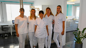 Ihr Zahnärztinnen-Team Ihr Zahnärztinnen-Team